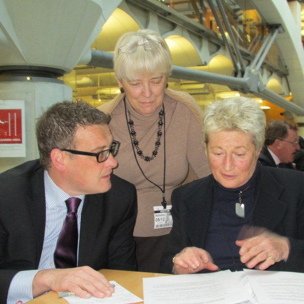 12.12.05 Karl Turner, Linda Weil-Tureil [FGM] Westminster 03a